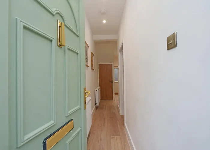 Boutique Style With Free Parking *