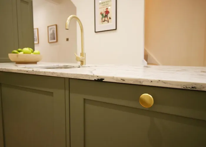 Boutique Style With Free Parking *