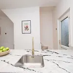 Boutique Style With Free Parking Apartmán *